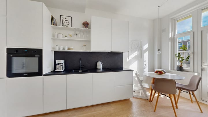 Renovated Apartment with Two Bathrooms and Sunny Balcony in Amsterdam Oost — 12