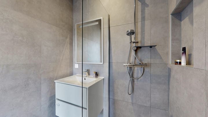 Renovated Apartment with Two Bathrooms and Sunny Balcony in Amsterdam Oost — 36