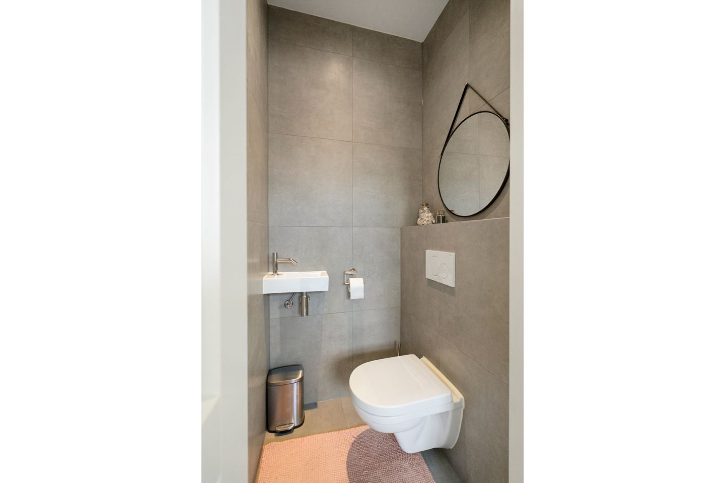 Renovated Apartment with Two Bathrooms and Sunny Balcony in Amsterdam Oost — 39