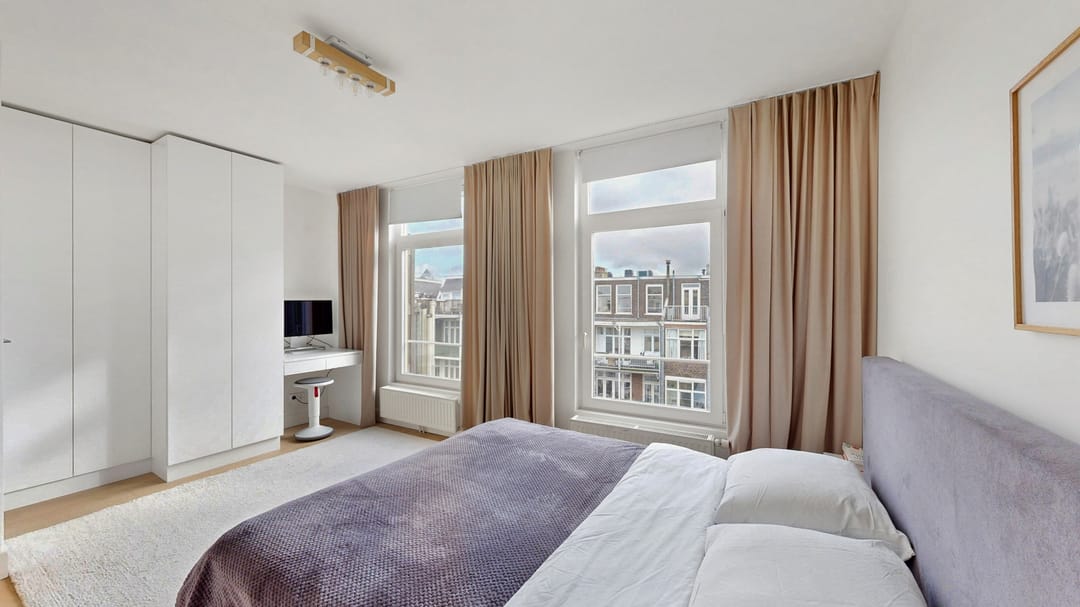 Renovated Apartment with Two Bathrooms and Sunny Balcony in Amsterdam Oost — 43