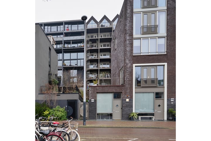 Modern apartment with two balconies and energy label A++ in Amsterdam Houthavens — 27