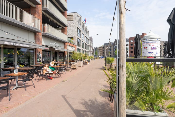 Modern apartment with two balconies and energy label A++ in Amsterdam Houthavens — 31