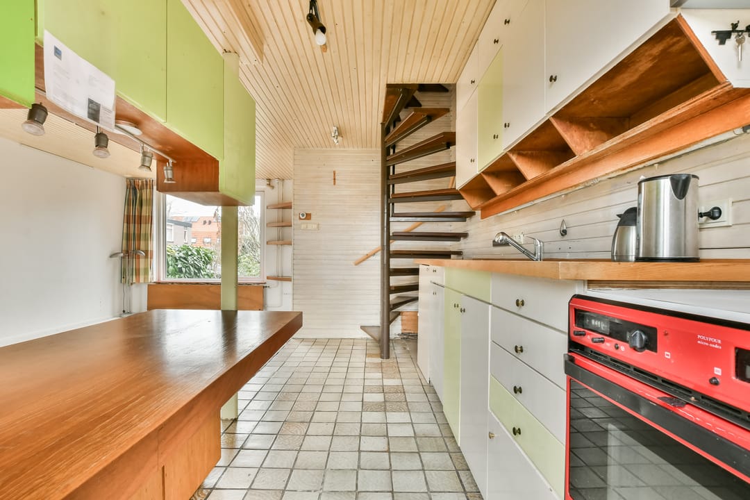Family Home with 5 Bedrooms, Solar Panels and Sunny Garden — 15