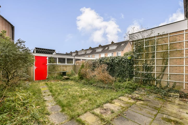 Family Home with 5 Bedrooms, Solar Panels and Sunny Garden — 16
