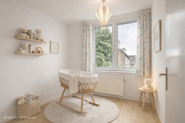 Family Home with 5 Bedrooms, Solar Panels and Sunny Garden — 39