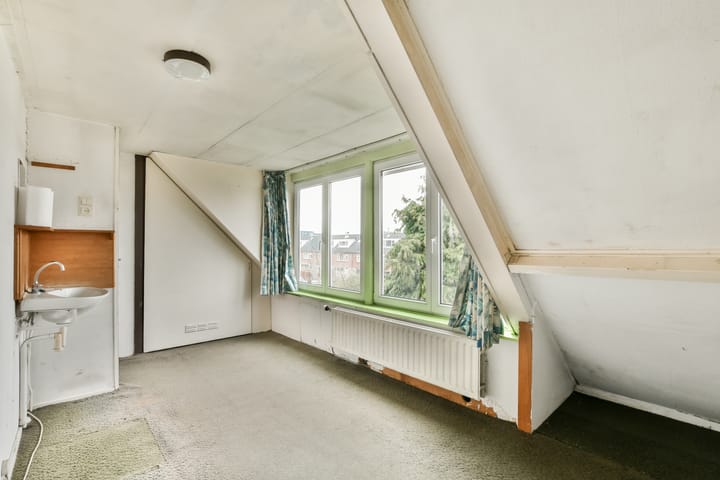 Family Home with 5 Bedrooms, Solar Panels and Sunny Garden — 55