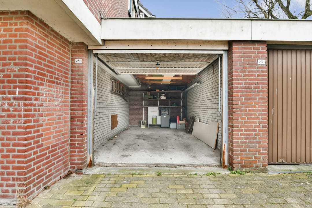 Family Home with 5 Bedrooms, Solar Panels and Sunny Garden — 60