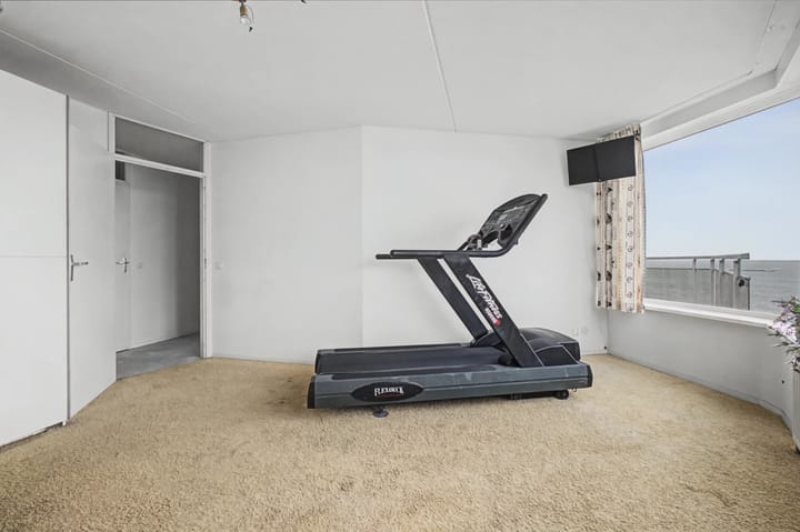 12th Floor Apartment with Panoramic Westerschelde View in Terneuzen — 33
