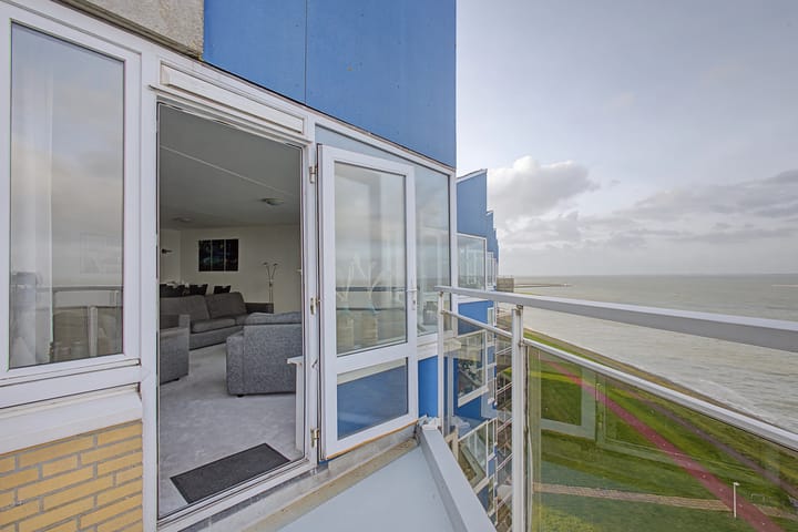 12th Floor Apartment with Panoramic Westerschelde View in Terneuzen — 39