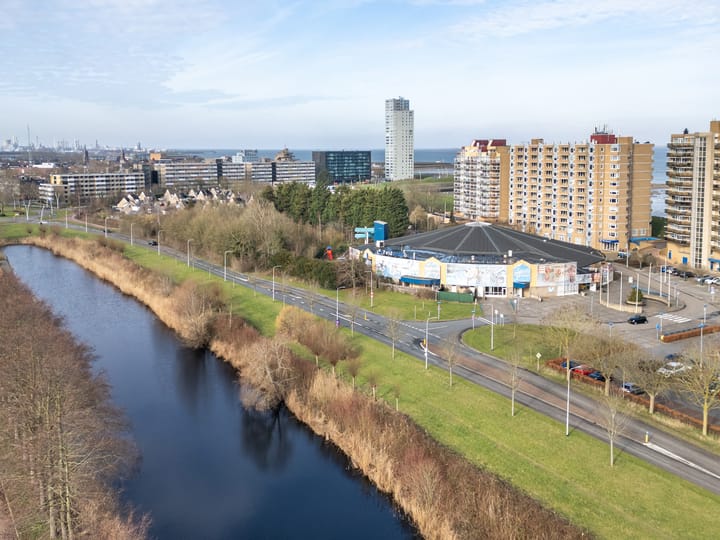 12th Floor Apartment with Panoramic Westerschelde View in Terneuzen — 48
