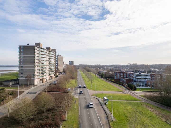 12th Floor Apartment with Panoramic Westerschelde View in Terneuzen — 47