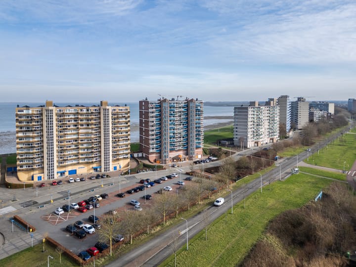 12th Floor Apartment with Panoramic Westerschelde View in Terneuzen — 50
