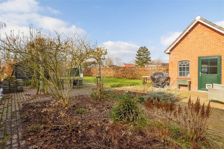 Photo 37 of Hoofdstraat 57