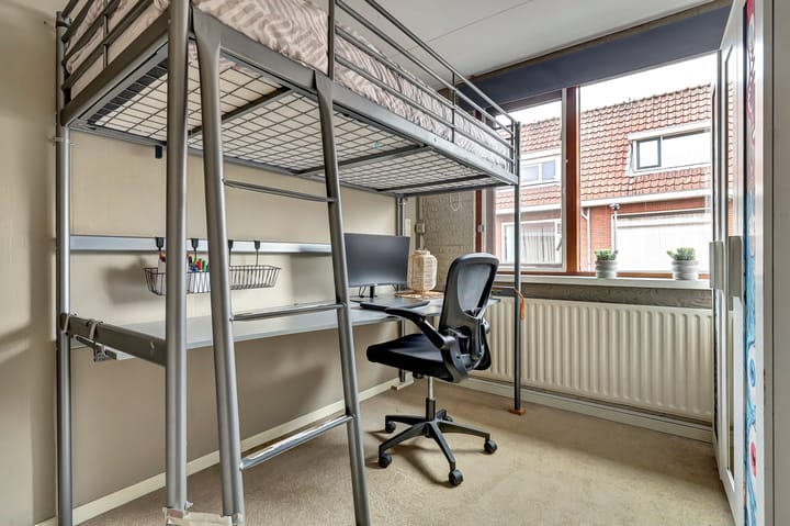 Excellent maintained family home in the center of Vlaardingen — 19