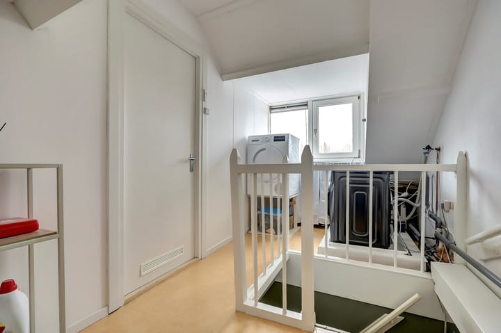 Excellent maintained family home in the center of Vlaardingen — 24
