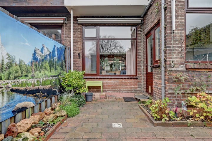 Excellent maintained family home in the center of Vlaardingen — 32