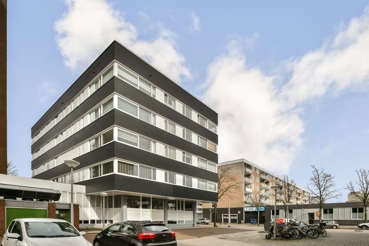 Bright and Modern 48m2 Apartment with Open Kitchen — 21