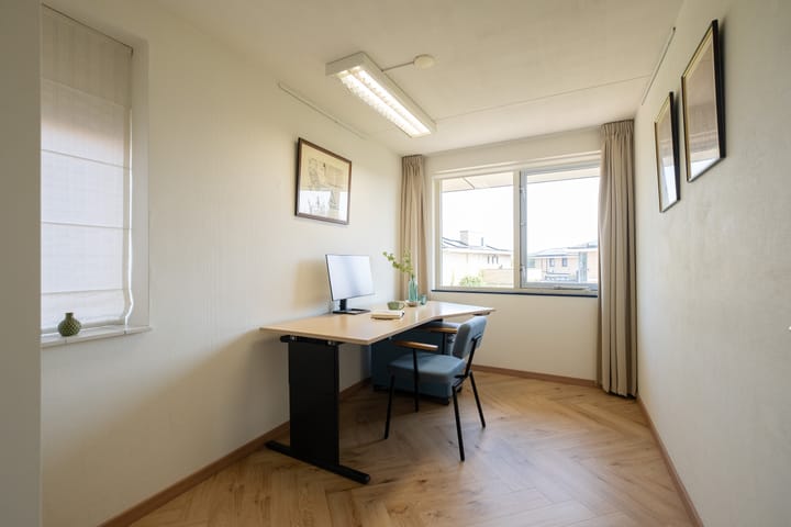 Stylish semi-detached house with garage located at the waterfront in Heerhugowaard — 45