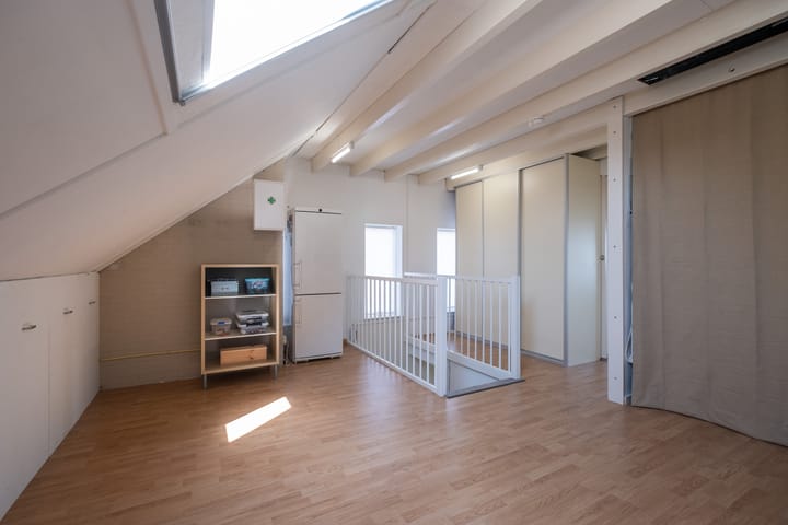 Stylish semi-detached house with garage located at the waterfront in Heerhugowaard — 56