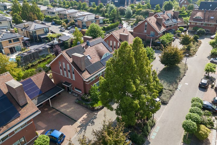 Stylish semi-detached house with garage located at the waterfront in Heerhugowaard — 92