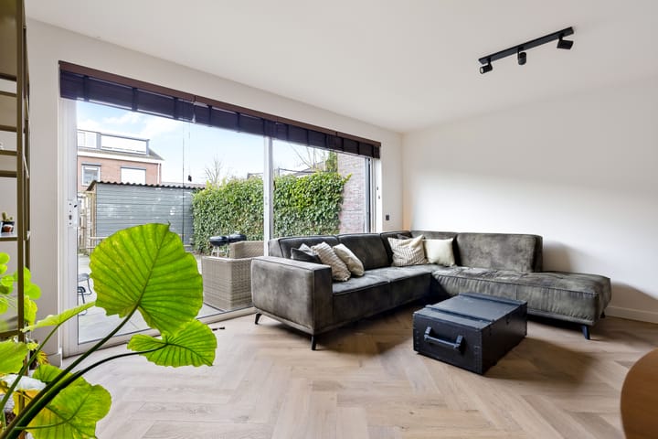 Family Home with Sunny Southwest-Facing Garden in Literatuurwijk — 25