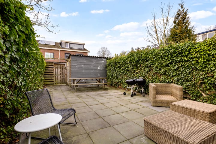 Family Home with Sunny Southwest-Facing Garden in Literatuurwijk — 27