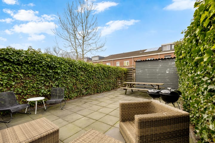 Family Home with Sunny Southwest-Facing Garden in Literatuurwijk — 29