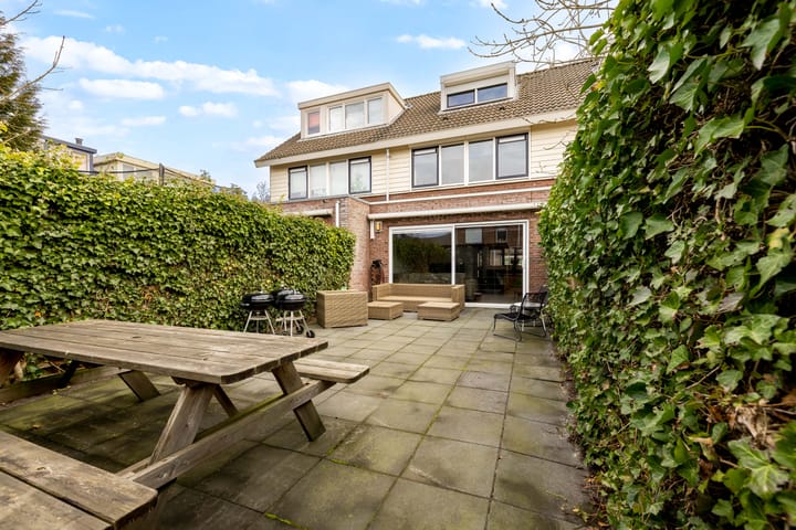 Family Home with Sunny Southwest-Facing Garden in Literatuurwijk — 31