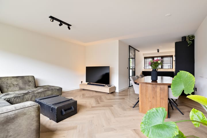 Family Home with Sunny Southwest-Facing Garden in Literatuurwijk — 33