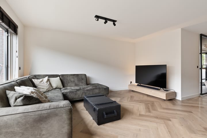 Family Home with Sunny Southwest-Facing Garden in Literatuurwijk — 35