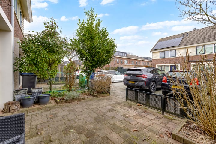 Family Home with Sunny Southwest-Facing Garden in Literatuurwijk — 71