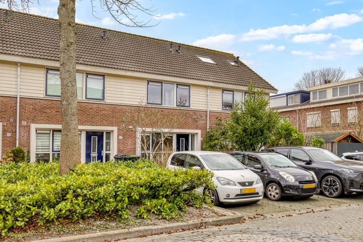 Family Home with Sunny Southwest-Facing Garden in Literatuurwijk — 73