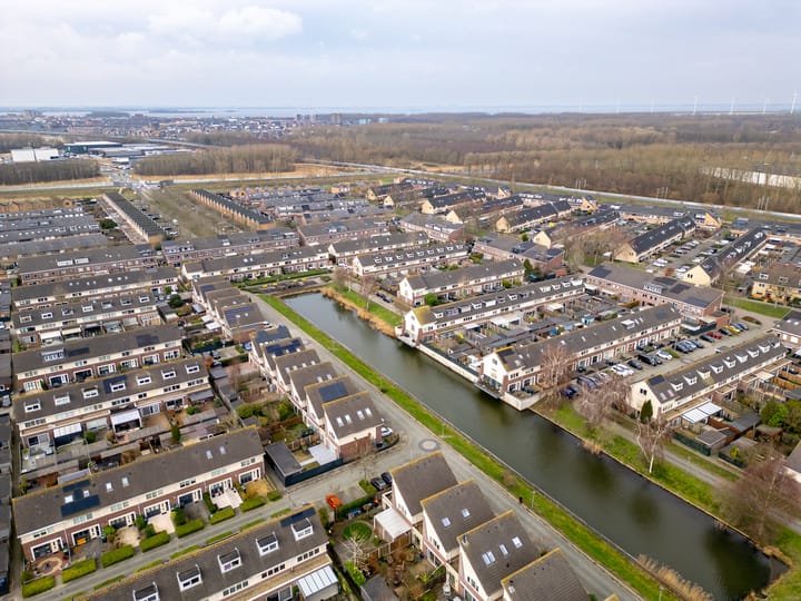 Family Home with Sunny Southwest-Facing Garden in Literatuurwijk — 81