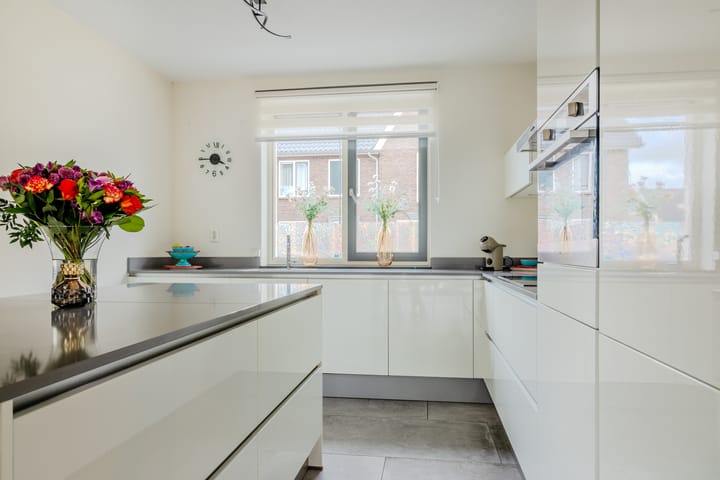 Spacious 5-Bedroom Terraced House with Glass Conservatory in Klein Where, Purmerend — 24
