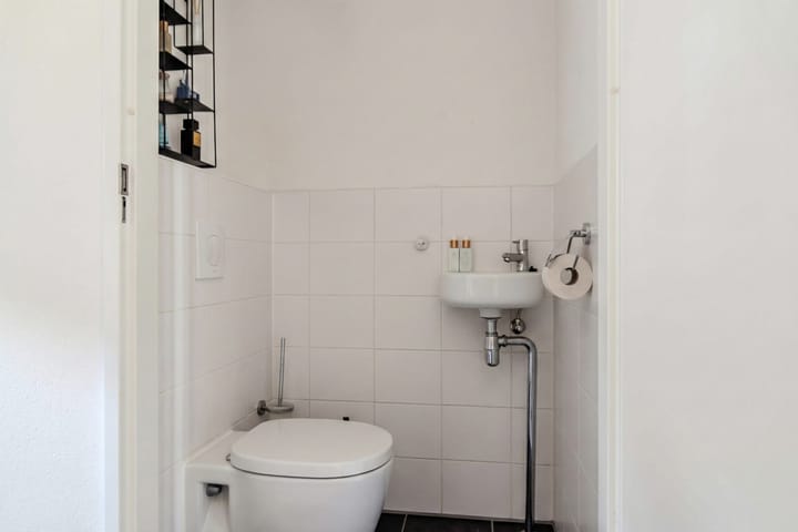 Spacious 5-Bedroom Terraced House with Glass Conservatory in Klein Where, Purmerend — 30