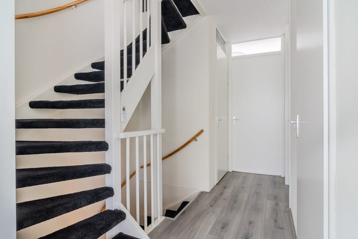 Spacious 5-Bedroom Terraced House with Glass Conservatory in Klein Where, Purmerend — 32
