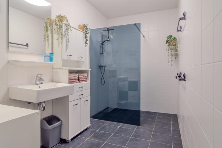 Spacious 5-Bedroom Terraced House with Glass Conservatory in Klein Where, Purmerend — 44