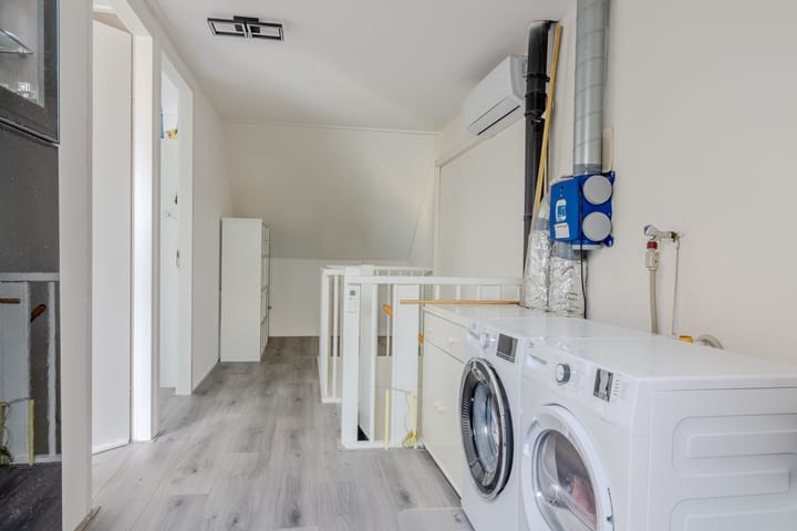 Spacious 5-Bedroom Terraced House with Glass Conservatory in Klein Where, Purmerend — 52