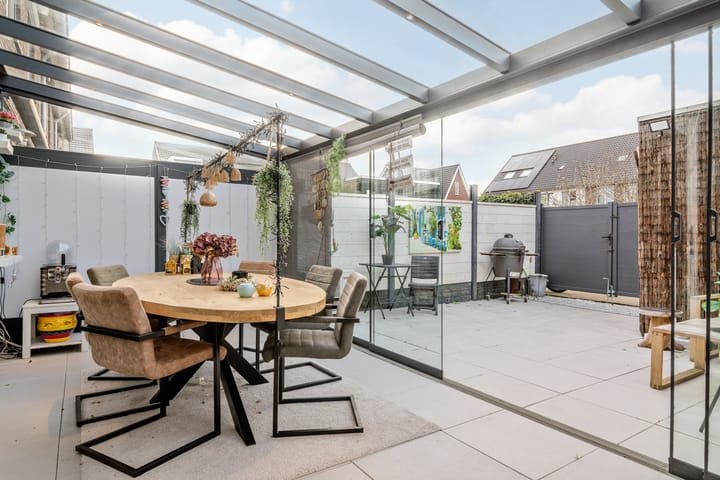 Spacious 5-Bedroom Terraced House with Glass Conservatory in Klein Where, Purmerend — 60