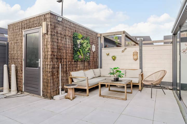Spacious 5-Bedroom Terraced House with Glass Conservatory in Klein Where, Purmerend — 62