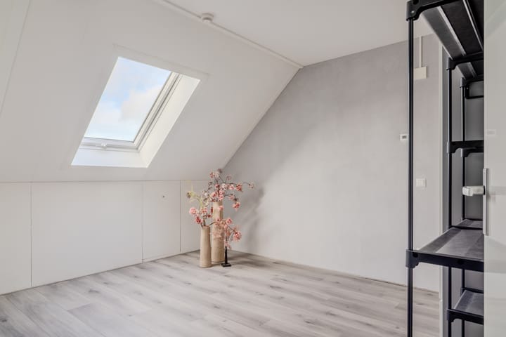 Spacious 5-Bedroom Terraced House with Glass Conservatory in Klein Where, Purmerend — 56