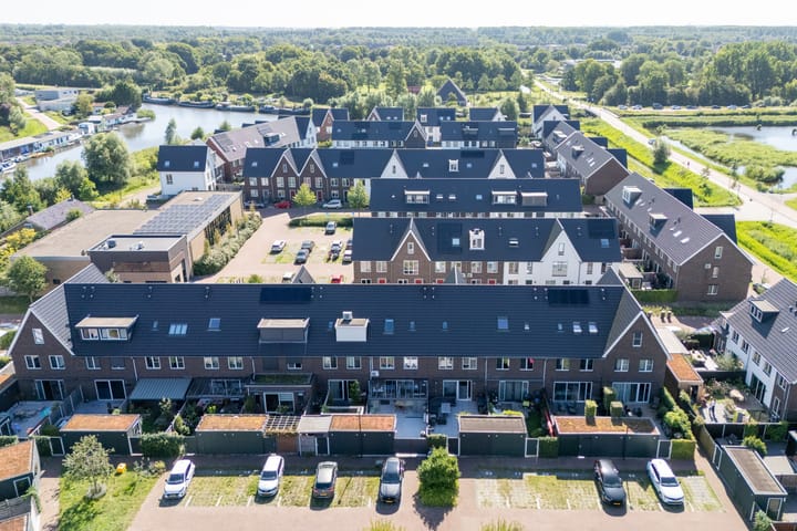 Spacious 5-Bedroom Terraced House with Glass Conservatory in Klein Where, Purmerend — 70
