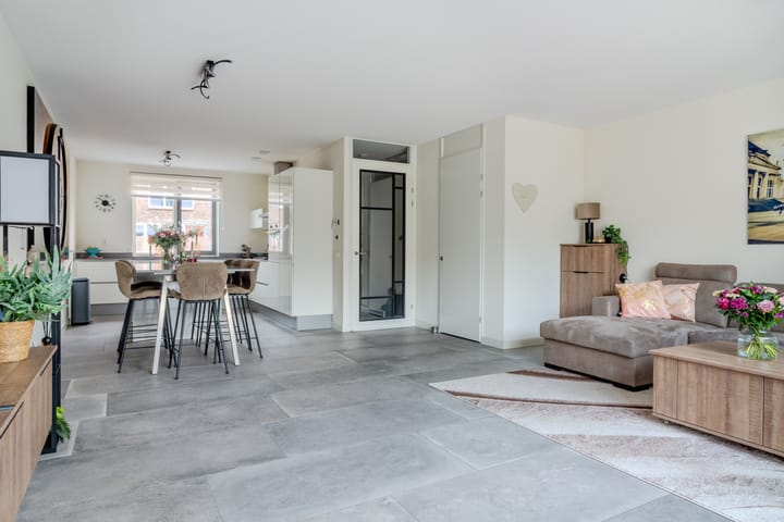 Spacious 5-Bedroom Terraced House with Glass Conservatory in Klein Where, Purmerend — 14