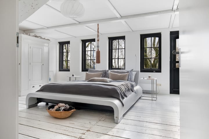 Monumental Former Cheese Warehouse with Water Views in Historic Edam Center — 82