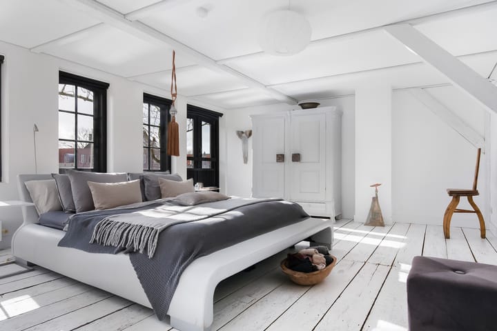 Monumental Former Cheese Warehouse with Water Views in Historic Edam Center — 88