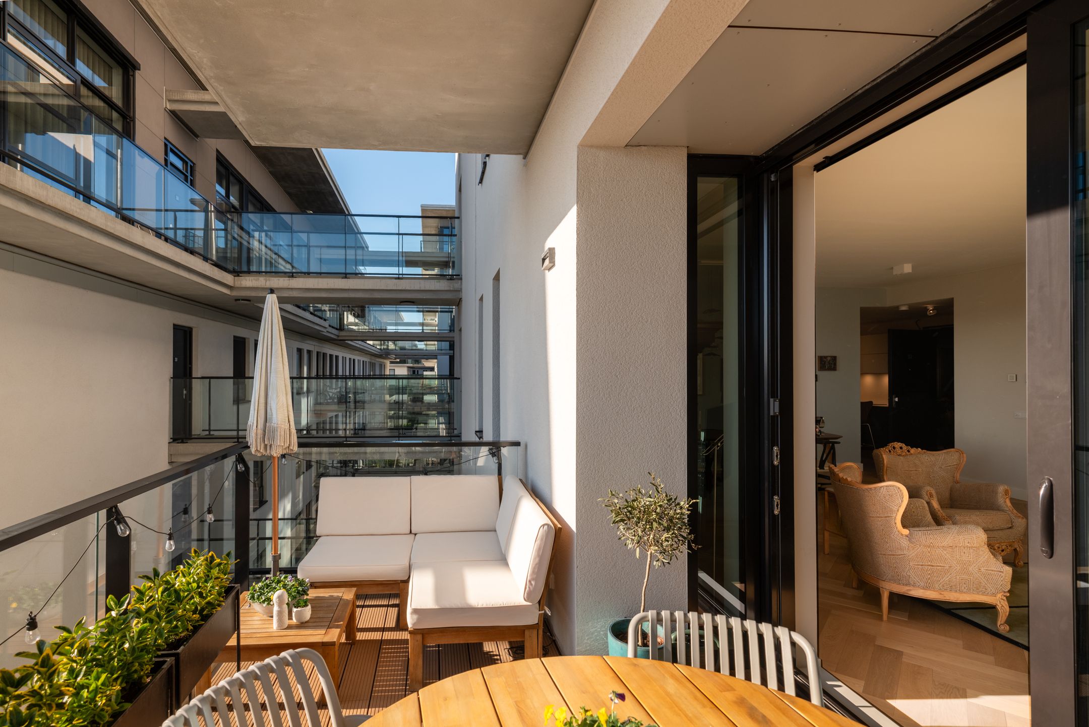Luxurious 4-Room Apartment with South-Facing Terrace in The Mayor — 24