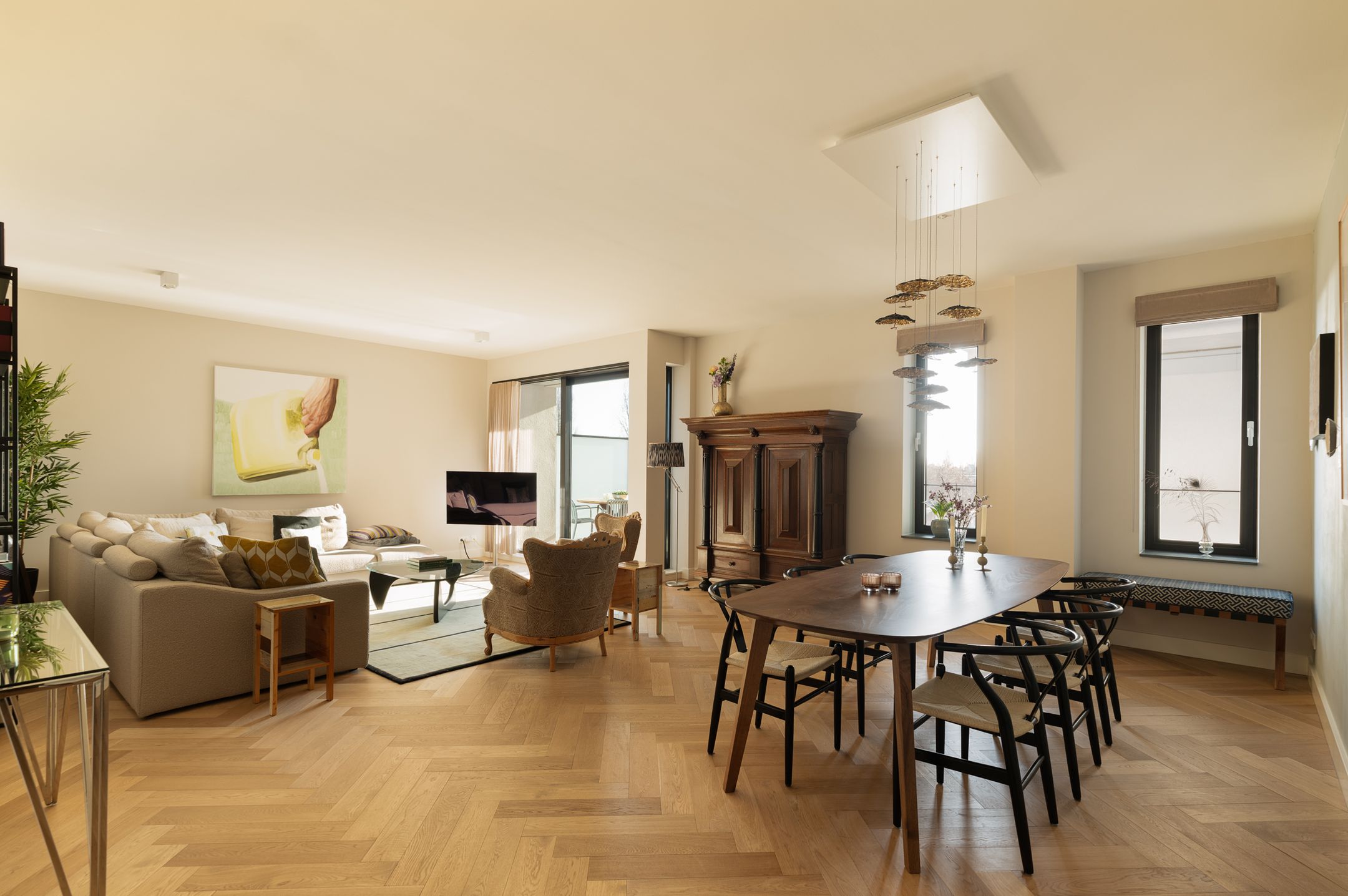 Luxurious 4-Room Apartment with South-Facing Terrace in The Mayor — 35