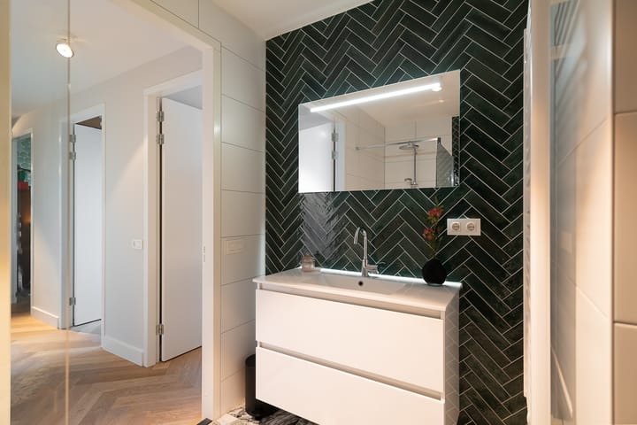 Luxurious 4-Room Apartment with South-Facing Terrace in The Mayor — 54