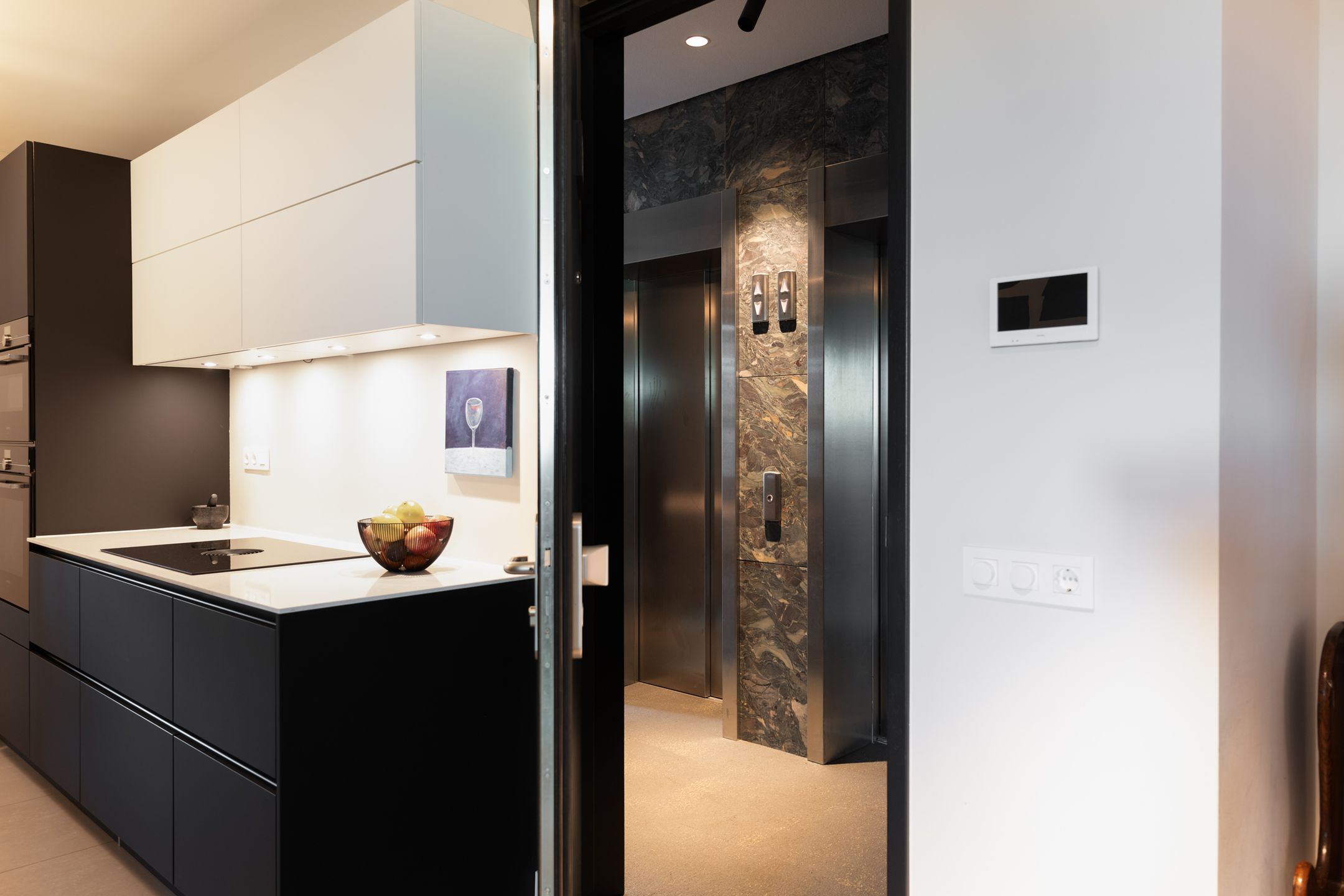 Luxurious 4-Room Apartment with South-Facing Terrace in The Mayor — 77