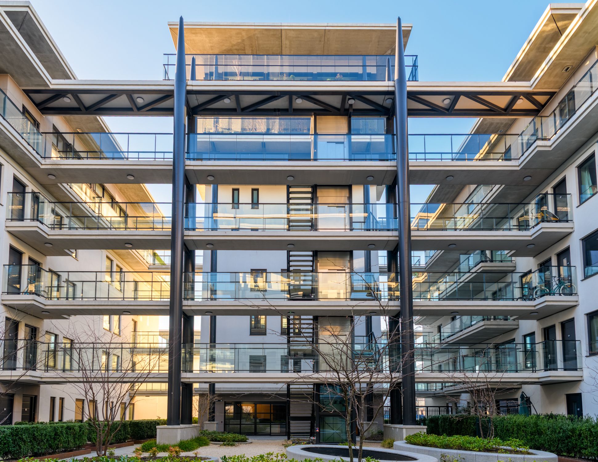 Luxurious 4-Room Apartment with South-Facing Terrace in The Mayor — 95